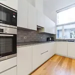 Stunning New 3 Bdr Duplex Wbalcony, East London