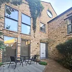 3 Benbow Mews