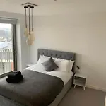 Riverside Rooms And Apartments
