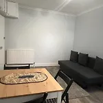 Complete One Bedroom Flat In Chiswick London, Fully Furnished