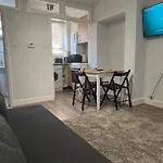Complete One Bedroom Flat In Chiswick London, Fully Furnished