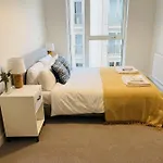 Modern Apartment In Shepherds Bush Near Westfield