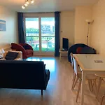 St George Wharf Apartment