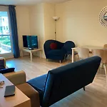 St George Wharf Apartment