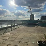 Stunning Penthouse Overlooking River Thames