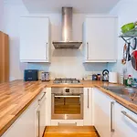 Pass The Keys Balham Modern Cosy Apartment