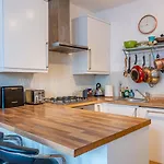 Pass The Keys Balham Modern Cosy Apartment