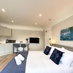 Bella\'S Place Near Wembley Stadium