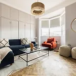 The West End Penthouse - 4Bdr With Views