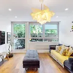 Charming 2-Bedroom Maisonette With Private Garden