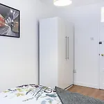 Comfortable 3 Bed Flat Zone 1 London