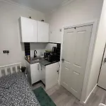 Lovely Apartment Close To Acton Central Station