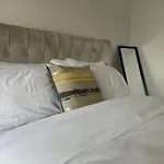 Lovely 2-Bed Flat Along The River Thames