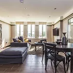 Pass The Keys Modern London Bridge Apartment With A Rooftop Profile