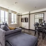 Pass The Keys Modern London Bridge Apartment With A Rooftop Profile