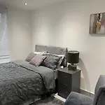 Luxurious 2-Bed Apartment In Woolwich London