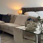 Modern Studio In Popular South Kensington Location