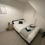 Beautiful 2 Bedroom On Tower Bridge