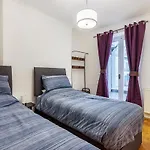 Sunny, 2Bed 2Bath, Garden Apartment Near Hyde Park