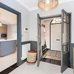 The London House - Entire Villa