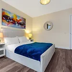 Family Friendly, Zone 2, 2 Beds, Overground
