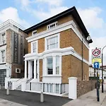 Recently Redecorated Bright And Spacious 1Br Flat In West London
