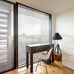 Modern Cosy Apartment On Vibrant Deptford High Street