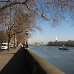 Nearby The London Eye & Big Ben, 2 Large Double Bedrooms