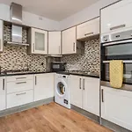 Entire Lovely Family Home With Parking, Wifi, Netflix, Self Check-In