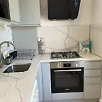 Green Lanes N8, Studio Flat!