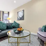 Family Friendly, Zone 2, 2 Beds, Overground