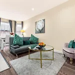 Family Friendly, Zone 2, 2 Beds, Overground