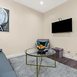 Family Friendly, Zone 2, 2 Beds, Overground