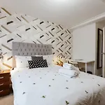 Whitechapel en-suite beds to stay