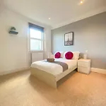 Charming & Bright 2-Bed Apt Close To Station