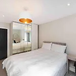 Best Location In London - Kings Road 3-Bed Home With Terrace, Ac & Netflix
