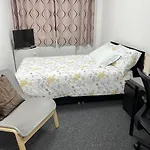 Mj Service Apartment - With Skyline View Close To Tube Station - London