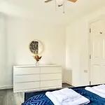 Last-Minute Secure L Exclusive Deals On 2 Double Bedrooms - Weekly & Monthly Stay - Sleeps 6 Lhofin Stays Short Lets & Serviced Accommodation