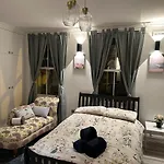 Fabulous Apartment To Acton Town