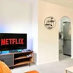 Free Parking - Business Or Relocation - Weekly Or Monthly Stay - 4 Guests By Hofin Stays Short Lets & Serviced Accommodation