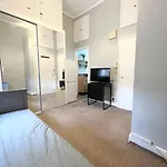 Cosy And Centrally Located Apt