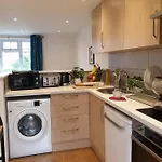 New - Private Room King Bed -Put- With Terrace, Free Parking, Near Tube