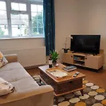 New - Private Room King Bed -Ric- Free Parking, Terrace, Near Tube