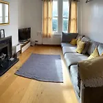 3 Double Bedroomed Flat, Acton. London, Uk