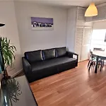 Bright apartment near Hyde Park Sleeps 4