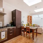 Modern 2 Bed Angel Apartment