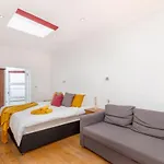 Modern 2 Bed Angel Apartment