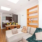 Modern 2 Bed Angel Apartment