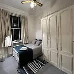Double bedroom with en-suite bathroom in Chelsea - central London