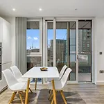 2 Bed 2 Bath Next To Nine Elms Station - Zone 1